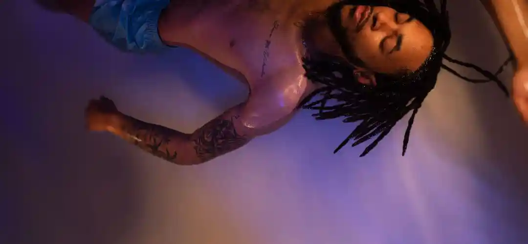 floating-bath-man-home