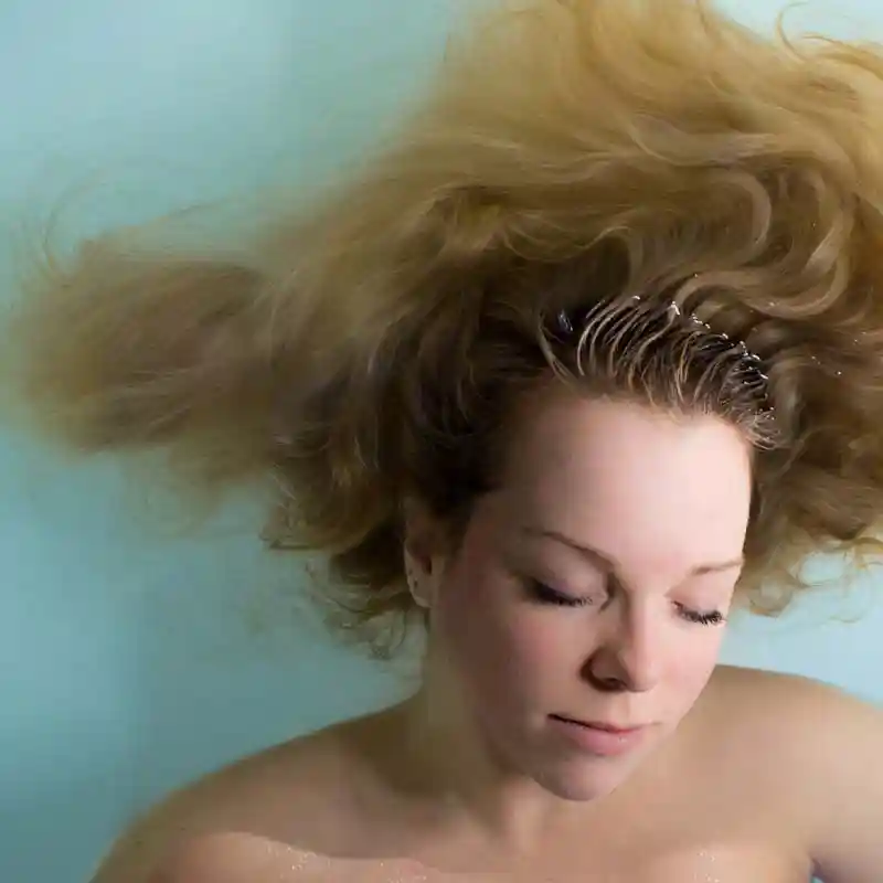 bain-flottant-woman-floating